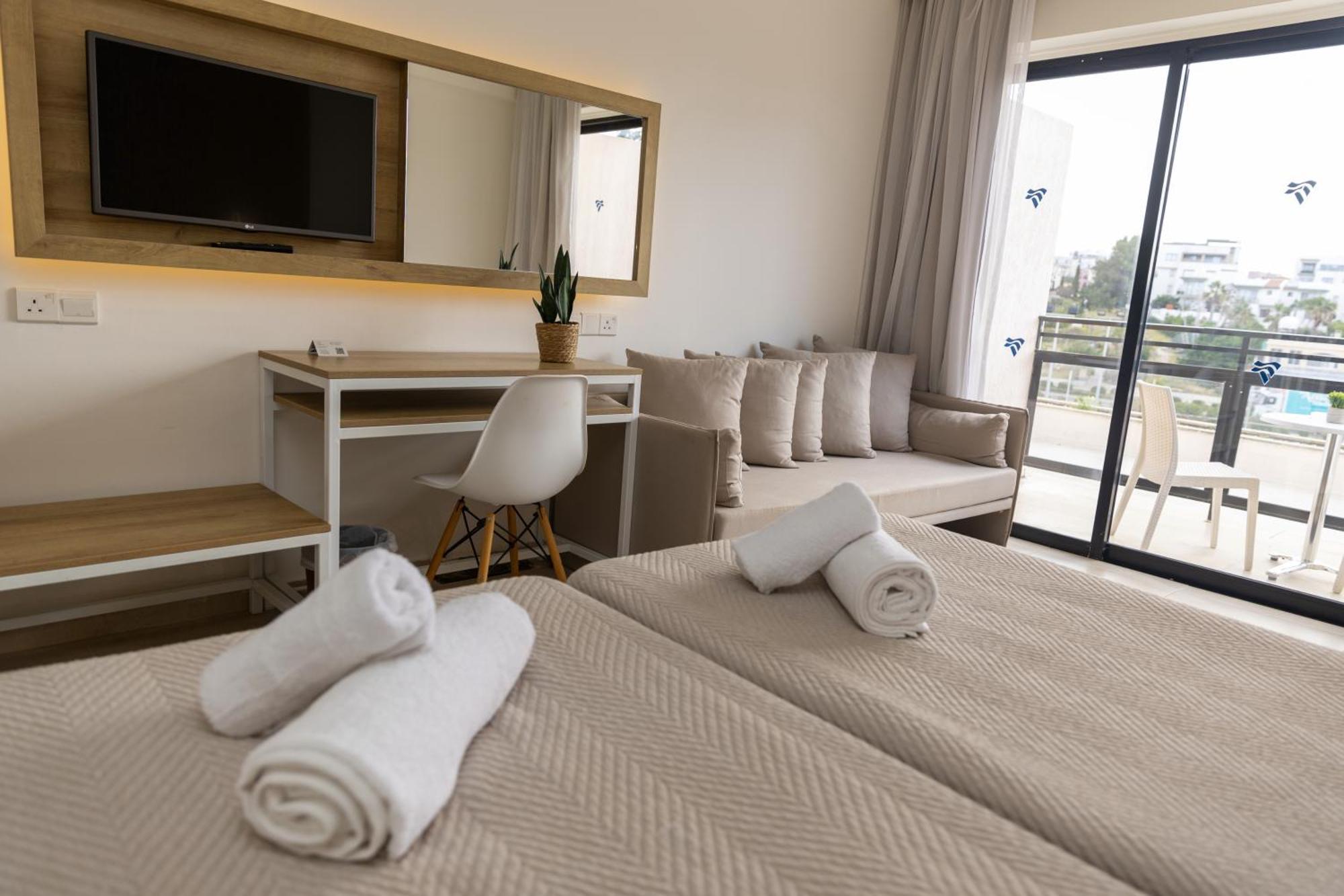 Venus Beach Hotel Paphos Exterior photo
