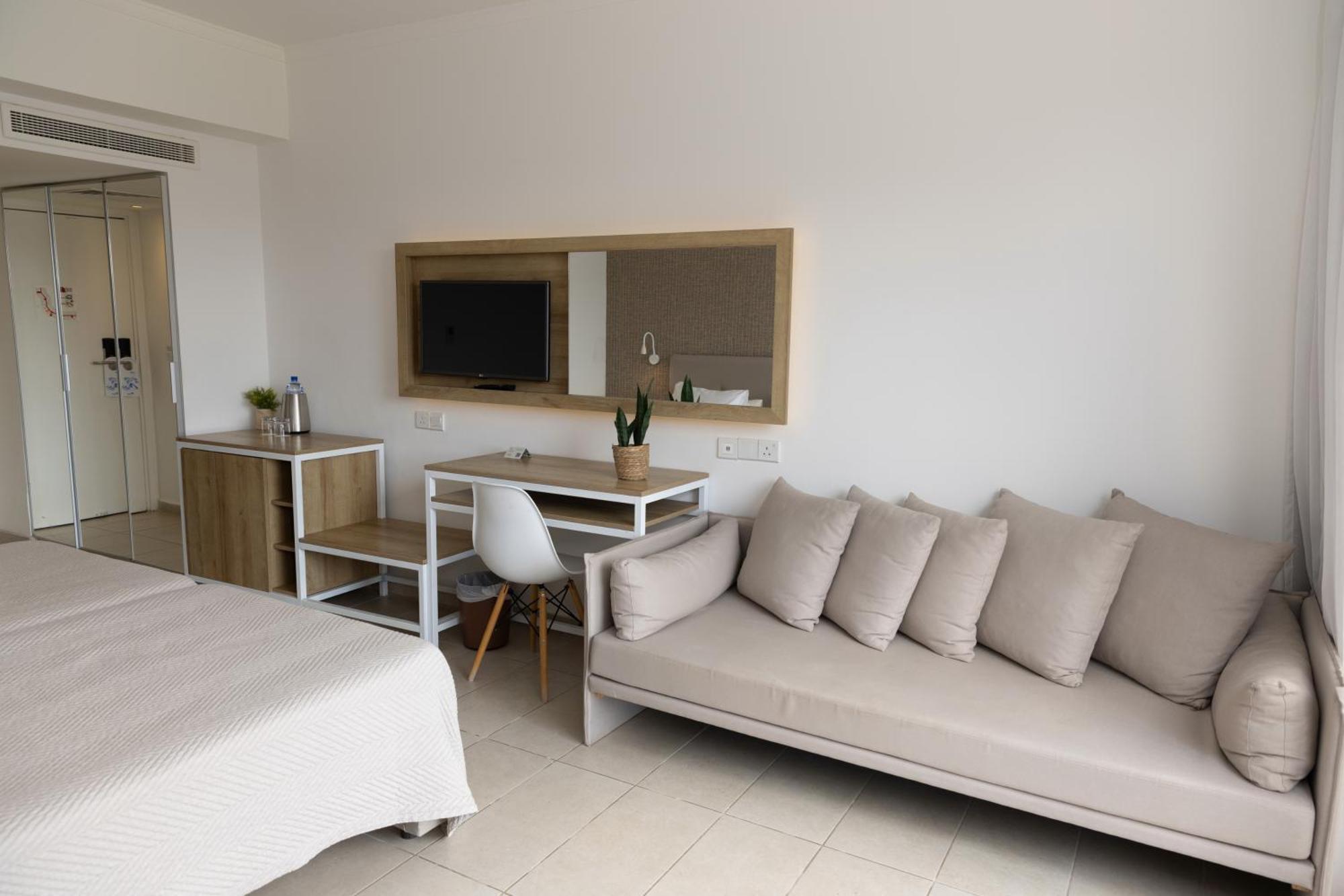 Venus Beach Hotel Paphos Exterior photo