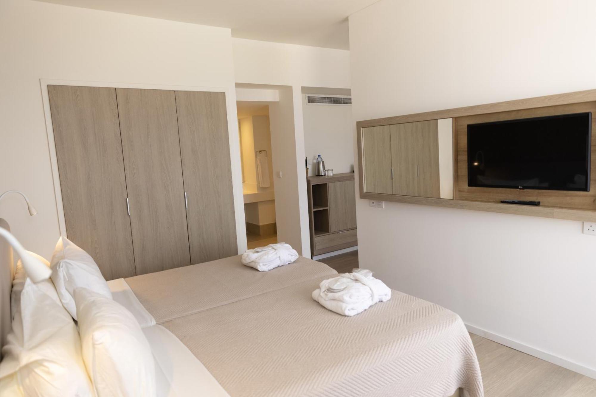 Venus Beach Hotel Paphos Exterior photo
